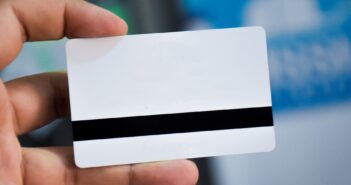 В Беларуси услуги операторов связи будут продавать по ID-картам