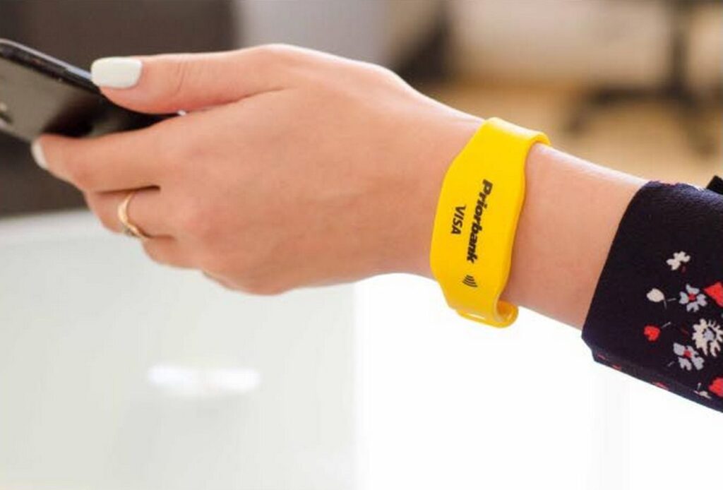 В Беларуси банк отказывается от альтернативы Apple Pay и Samsung Pay