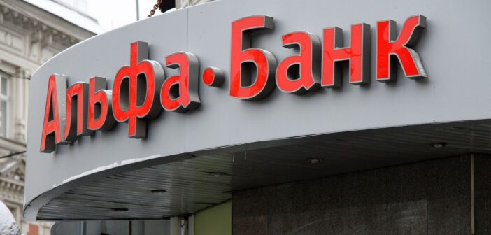 В Беларуси Альфа Банк объявил о проблемах с картами Visa и Mastercard