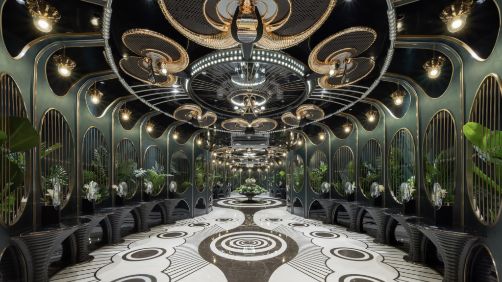 В Китае открыли самый роскошный публичный туалет в мире