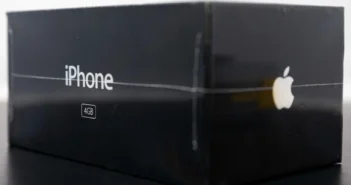 Запечатанный оригинальный iPhone продан на аукционе за 190 тысяч долларов