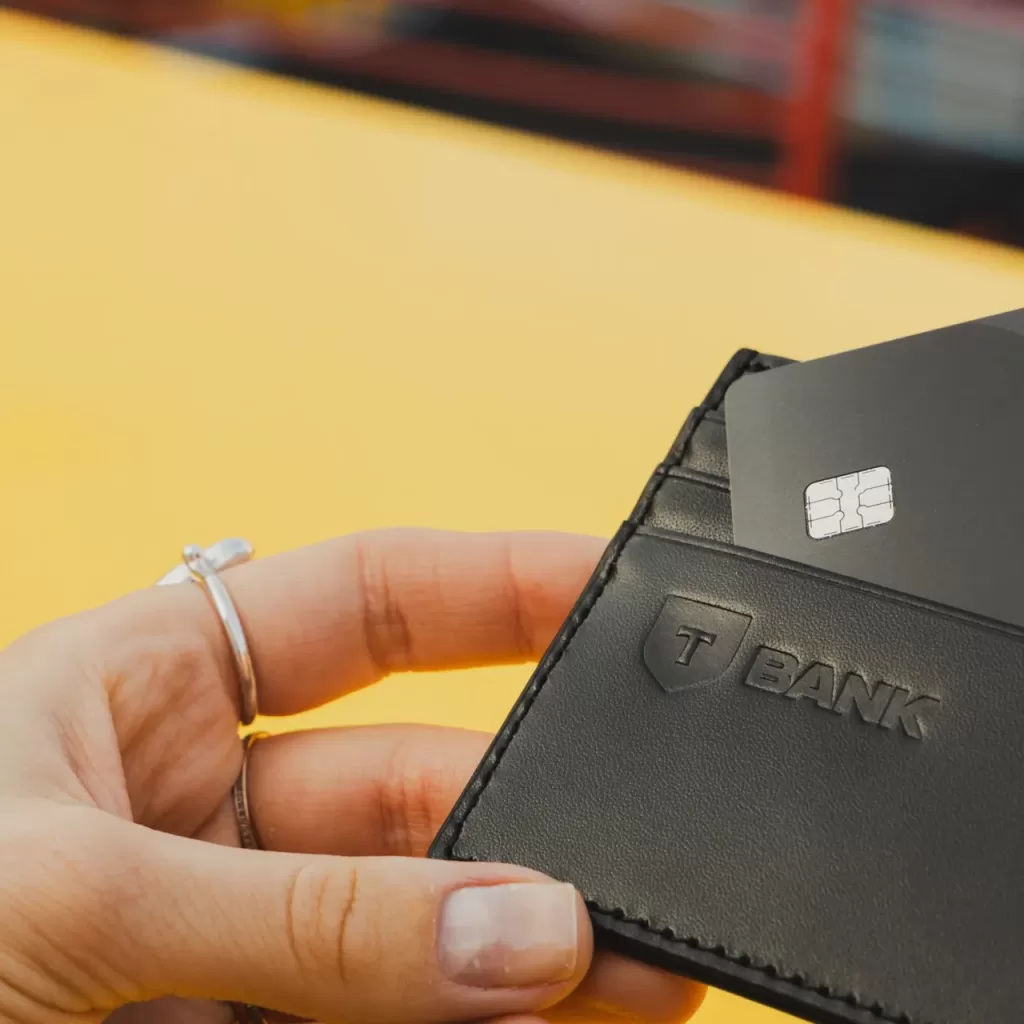 Т-банк придумал гениальный способ вернуть приложение на iPhone