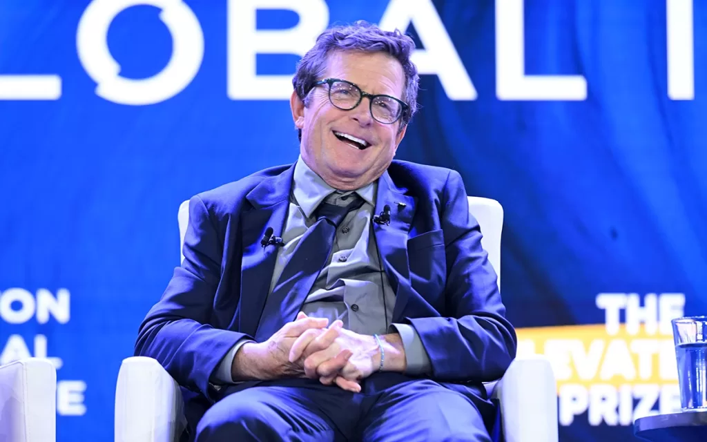 Майкл Дж. Фокс рассказал, как черный юмор помогает справляться с болезнью Паркинсона Майкл Дж. Фокс рассказал, как черный юмор помогает справляться с болезнью Паркинсона