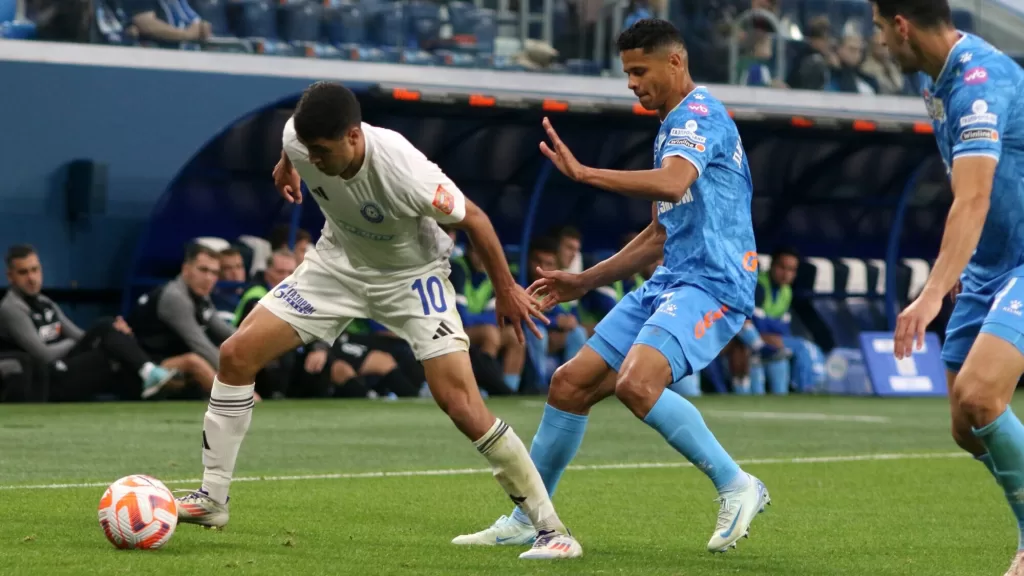 Оренбург – Зенит 0:1: гол Ерохина на 95-й минуте принес победу петербуржцам Оренбург – Зенит 0:1: гол Ерохина на 95-й минуте принес победу петербуржцам