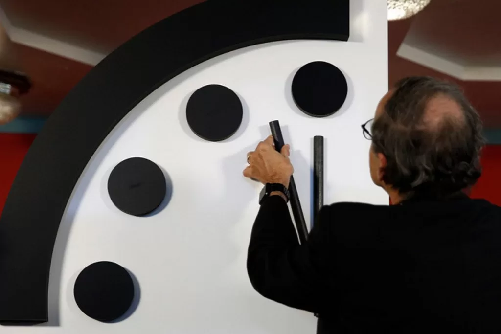 Часы Судного дня переведены на секунду вперёд: глобальная угроза усиливается