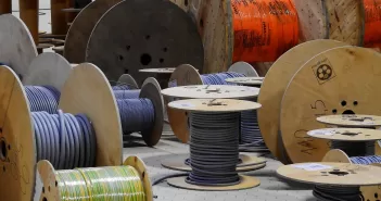 Виды витой пары по типу монтажа и популярные модели - особенности кабеля для внутренних и уличных работ