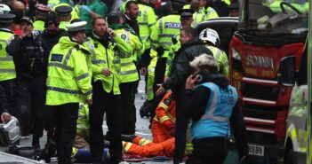 Минивэн врезался в толпу болельщиков Ливерпуля: пострадали 17 человек