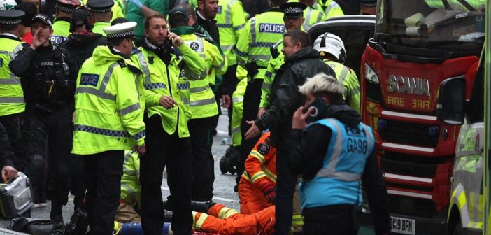 Минивэн врезался в толпу болельщиков Ливерпуля: пострадали 17 человек