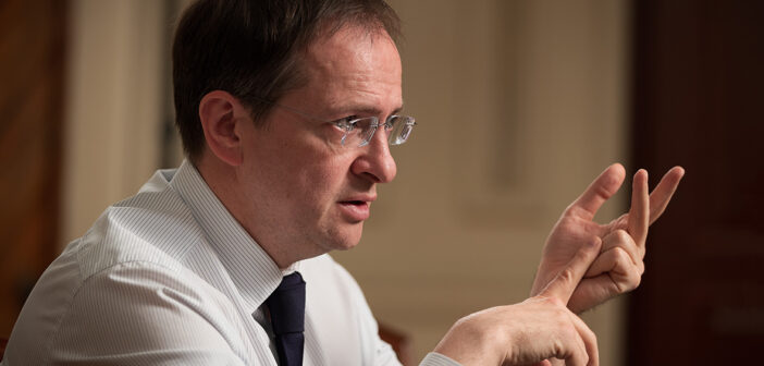 Мединский возглавил российскую делегацию на исторических переговорах с Украиной в Стамбуле