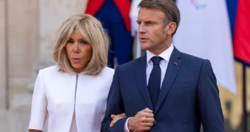Брижит Макрон ударила президента Франции во Вьетнаме
