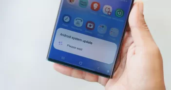 Необычно раннее майское обновление для смартфонов Samsung Galaxy S25