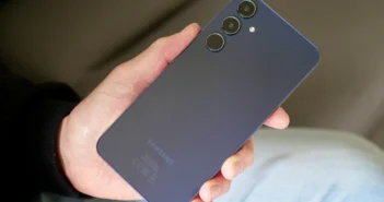 Galaxy A55 получил обновление, но не везде: почему одни ждут, а другие обновились