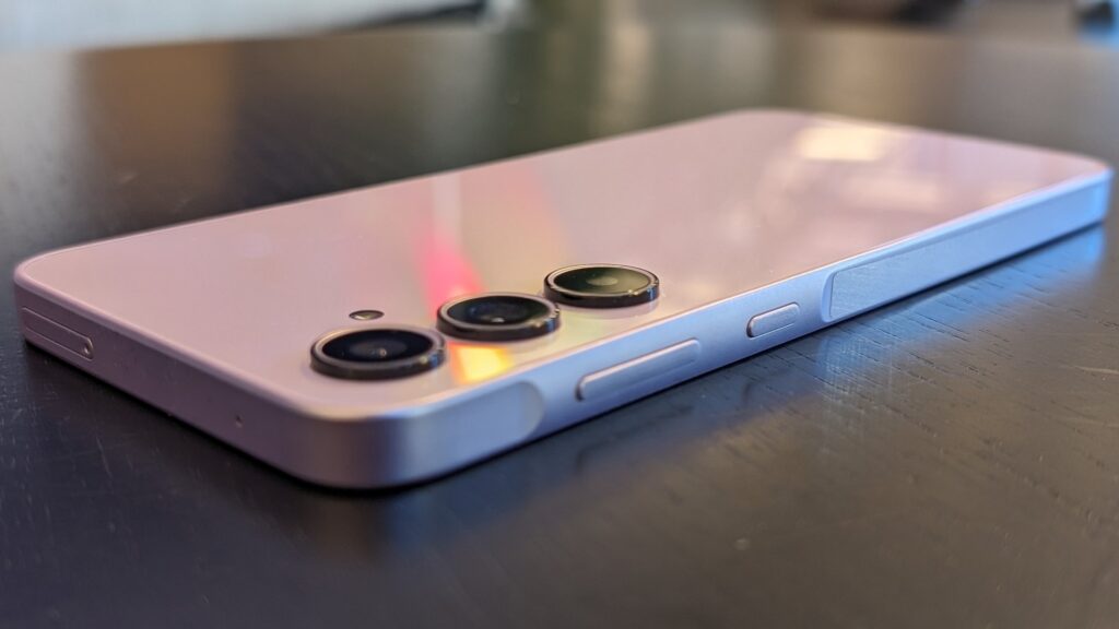 Galaxy A35 получил Android 15 раньше большинства конкурентов