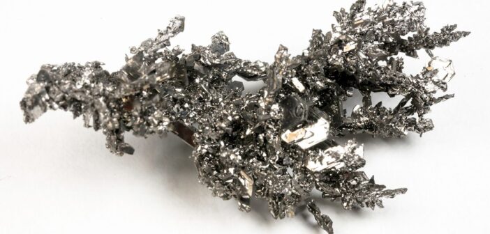 Samsung готовит самый тонкий складной смартфон в мире из титана