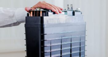 Батарея на 100 часов получила $405 млн инвестиций