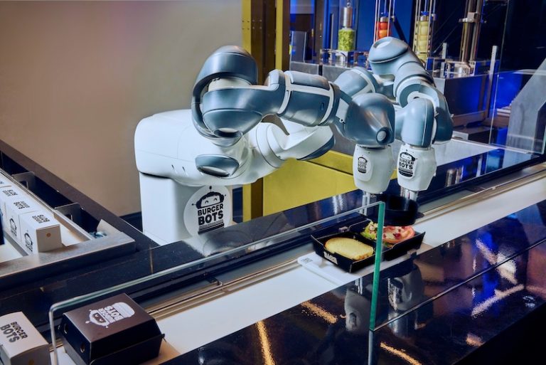 В Калифорнии открылся первый ресторан с роботами-поварами