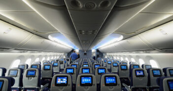 Boeing 787 разбился в Ахмедабаде с 242 пассажирами на борту