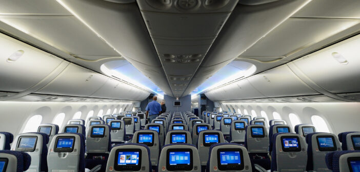 Boeing 787 разбился в Ахмедабаде с 242 пассажирами на борту