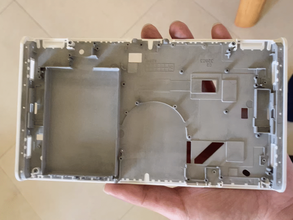 Утечка: в Китае уже продают корпуса для неанонсированной Nintendo Switch 2 OLED