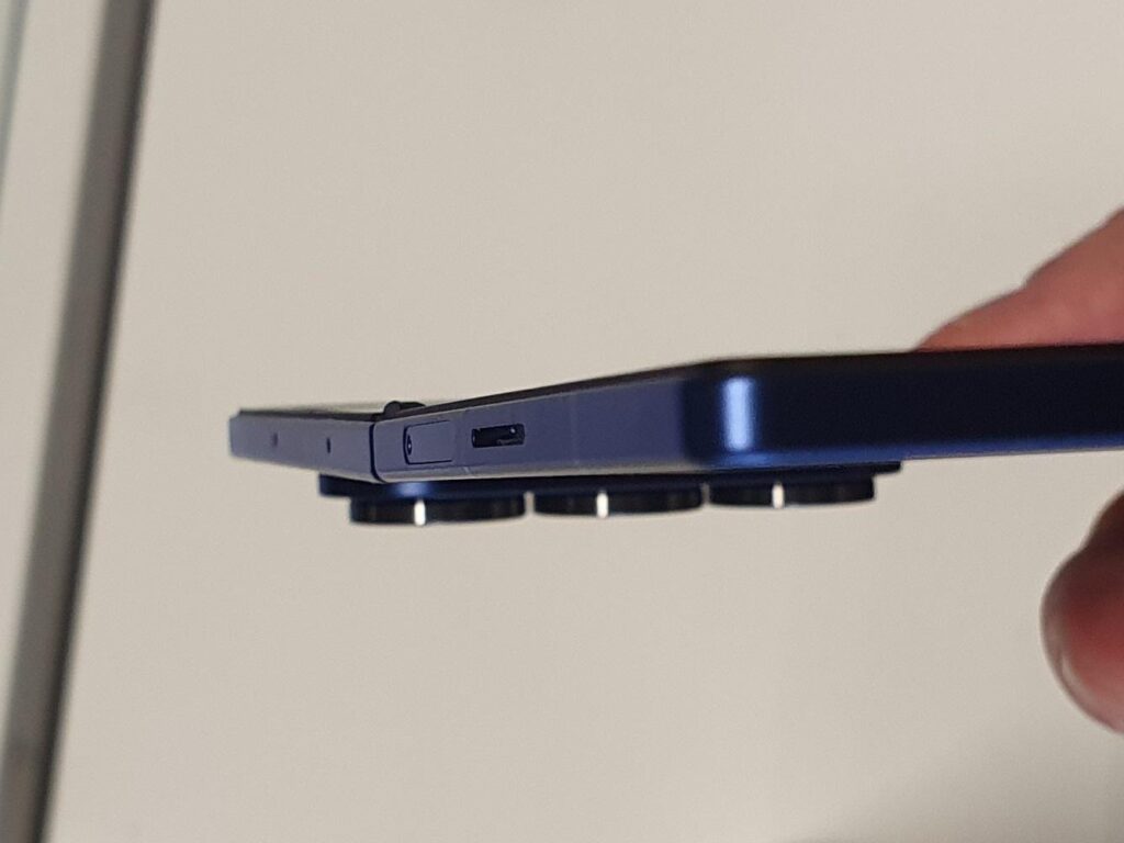 Брак в новом Galaxy Z Fold7: флагман Samsung не раскрывается полностью Брак в новом Galaxy Z Fold7: флагман Samsung не раскрывается полностью