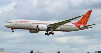 Крушение индийского Boeing-787 могло произойти из-за намеренного отключения двигателей