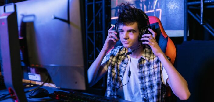 Зарплаты киберспортсменов достигли 50 тысяч долларов, как у IT-директоров