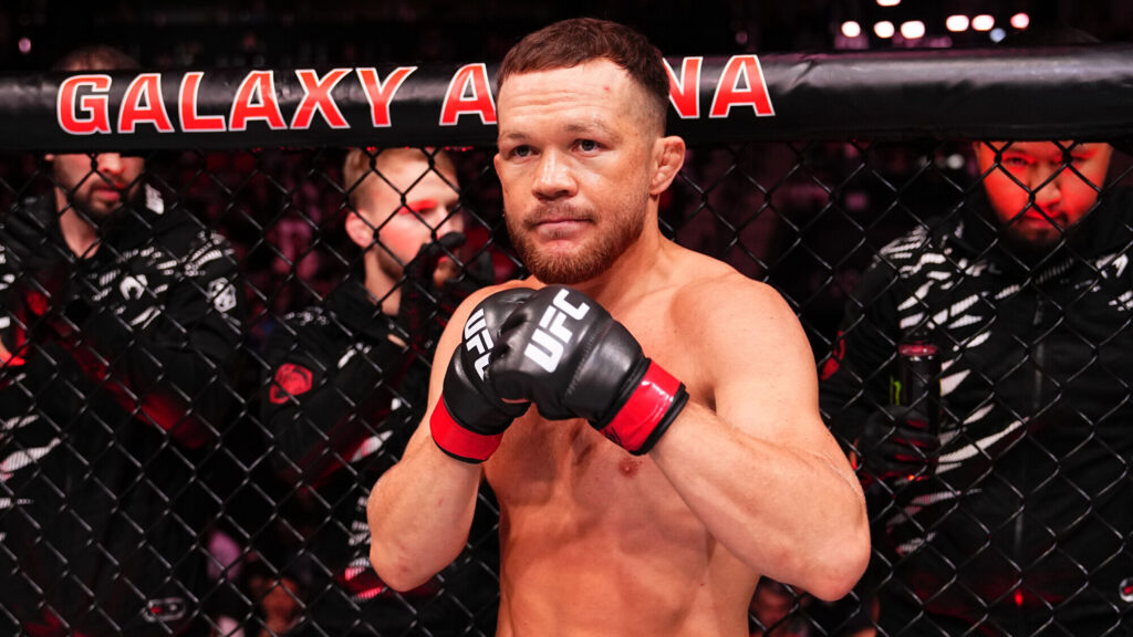 Один из самых жестоких боёв Петра Яна: как Беспощадный пробивал себе путь к титулу UFC