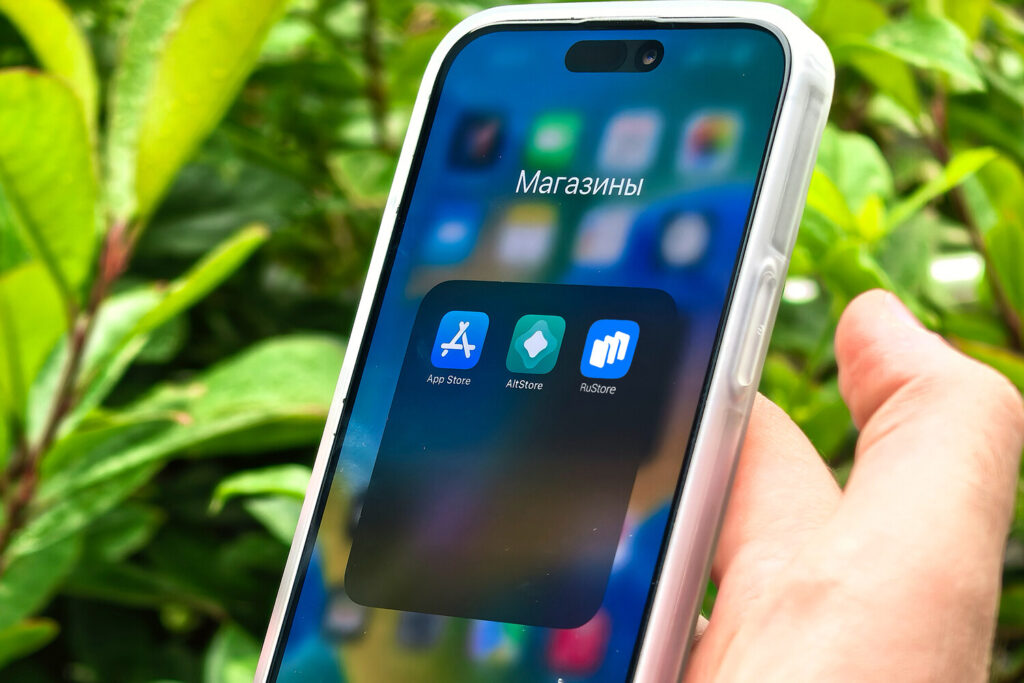 Путин заставил Apple устанавливать RuStore на iPhone в России