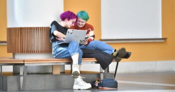 Самый желанный смартфон у зумеров в 2025 году — это iPhone 11