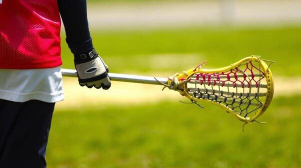 Лакросс: игра, в которую играли ради богов и побед