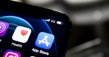 RuStore приказали установить на iPhone. У Apple есть только один выход — проигнорировать