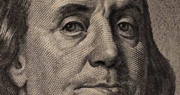 За 15 долларов школьники сдают аккаунты в Max мошенниками