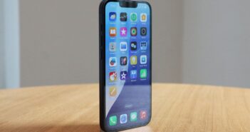 iPhone получил «черную метку»: ритейлеры готовятся к остановке продаж в России