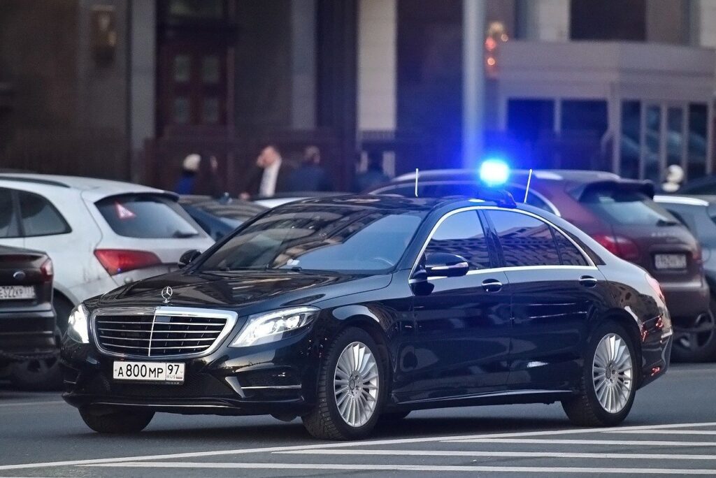 С 1 сентября в России штраф за непропуск авто с мигалкой вырастет до 10 тысяч рублей