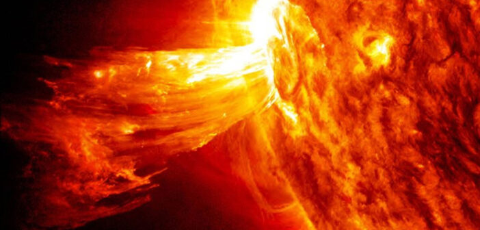 Солнце нанесло двойной удар: к Земле летит облако плазмы