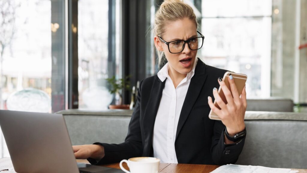 Операторы просят запретить в России звонки в WhatsApp и Telegram