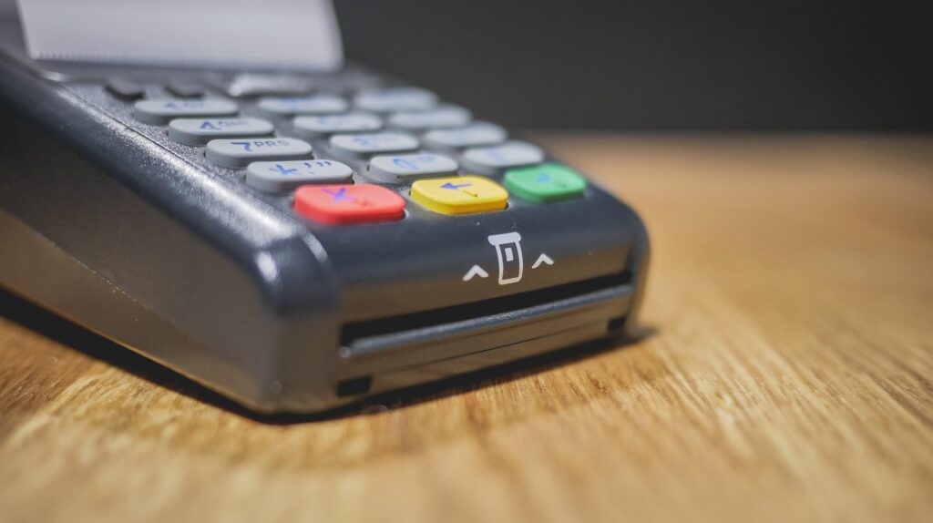 Лишние карты под запрет: россиянам оставят не больше десяти