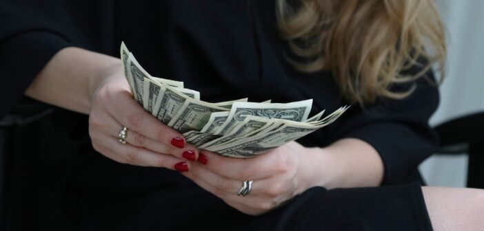 Apple готовит всех к покупке iPhone за $2000