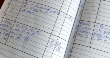 Власти Беларуси назвали дату отмены бумажных дневников в школах