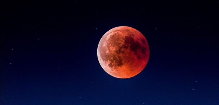 Кровавая Луна взойдет над Москвой: редчайшее зрелище можно увидеть невооруженным глазом