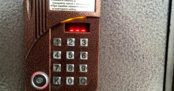 ChatGPT теперь открывает домофоны по фото