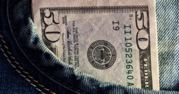 В Госдуме разрешили судиться с начальством из-за зарплаты