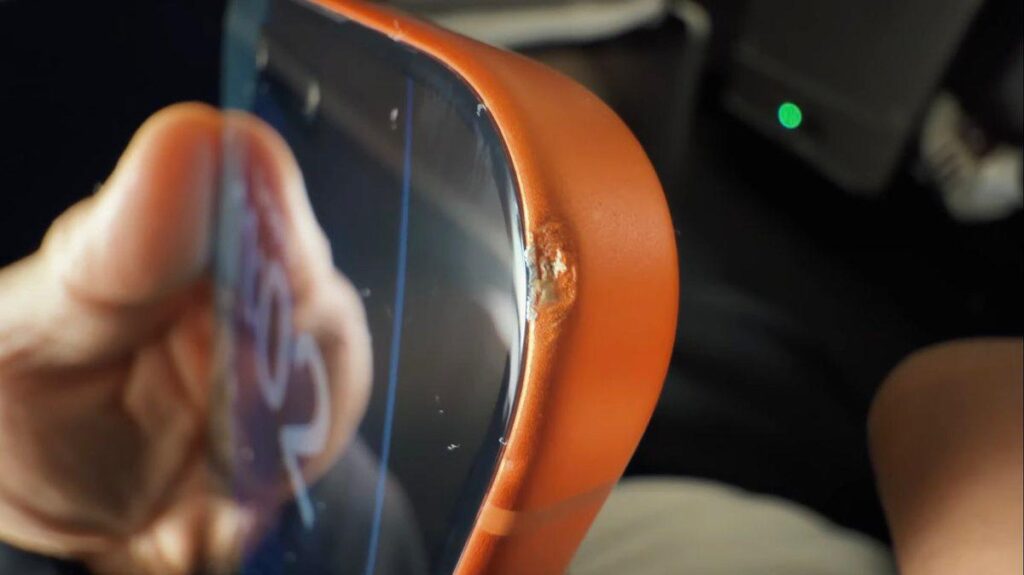 Apple в центре скандала: новые iPhone 17 царапаются прямо в коробке