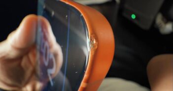 Apple в центре скандала: новые iPhone 17 царапаются прямо в коробке