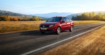 Дешевых Lada больше нет: белорусы развернули россиян у автосалонов