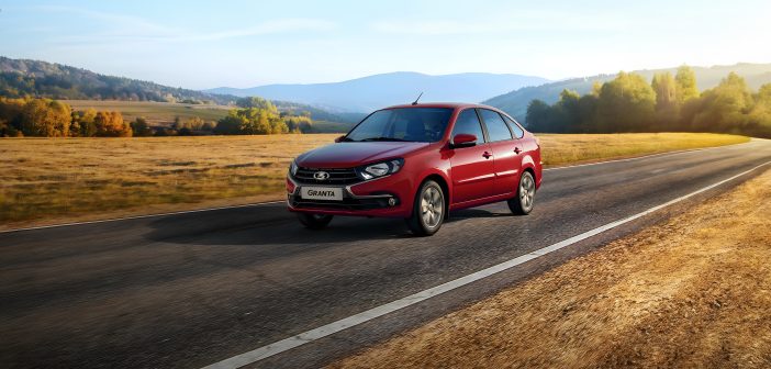 Дешевых Lada больше нет: белорусы развернули россиян у автосалонов