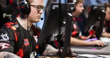 Мышки, коврики и клавиатуры: на чём играют лучшие каэсеры мира