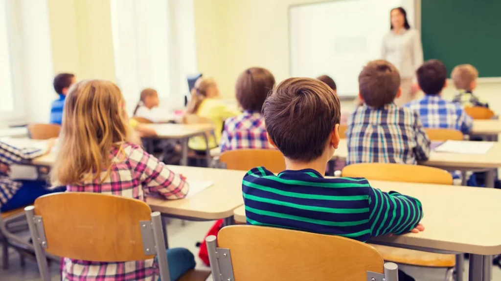 В России школьников хотят учить до 18 лет, чтобы сразу в вуз или армию