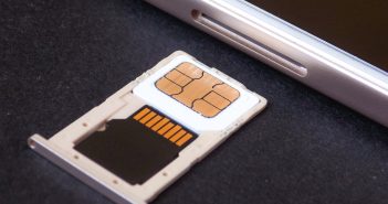Иностранные SIM-карты в России отключают из-за дронов: туристы остались без связи