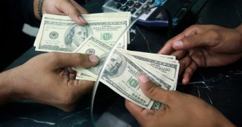 Перевод денег «самому себе» стал для банков в России признаком мошенничества